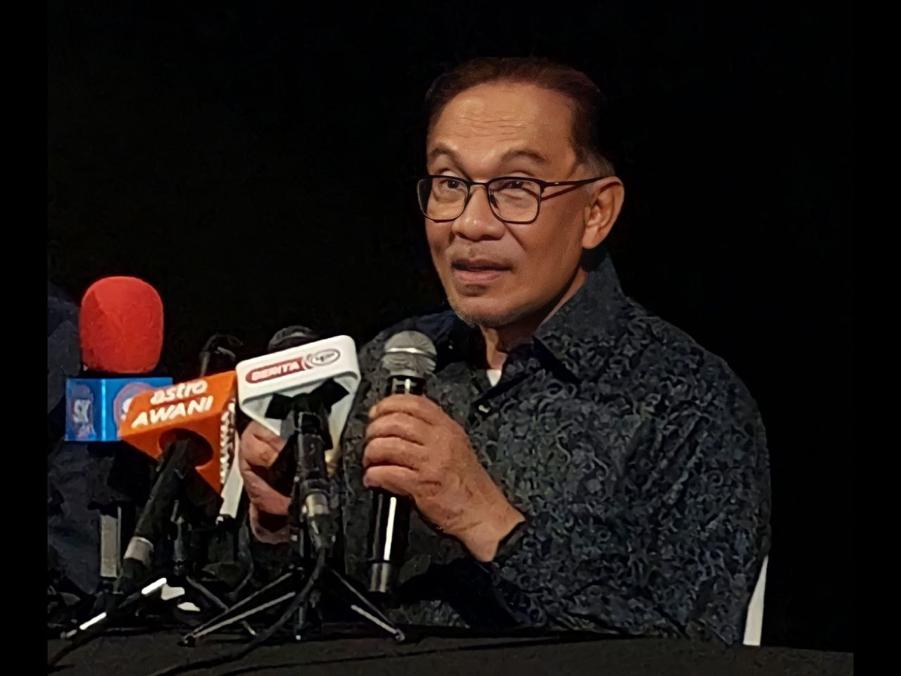 Anwar Ibrahim - Gambar Twitter Rasmi Datuk Seri Anwar Ibrahim/Helmi Anuar