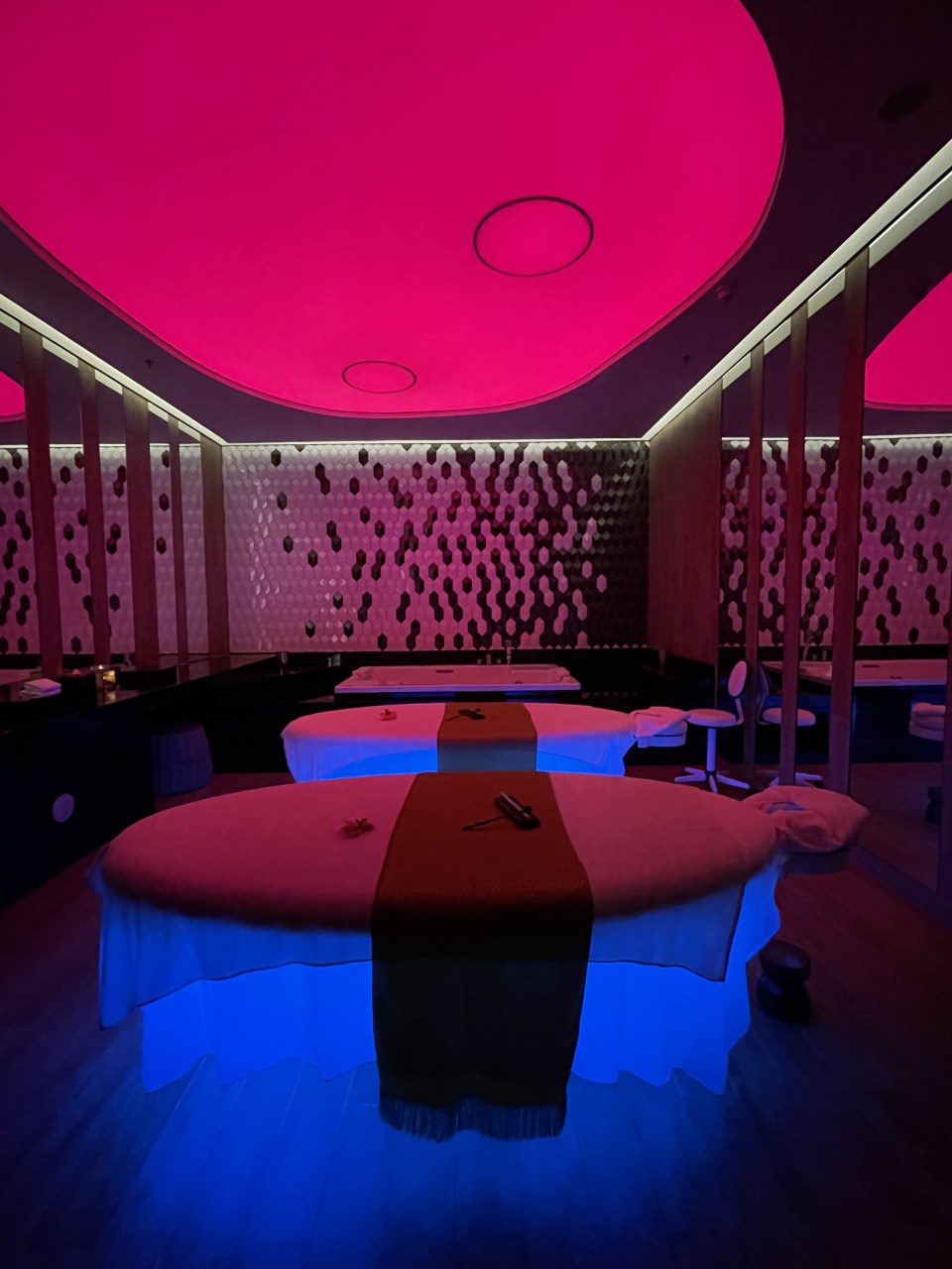 Rekaan dalaman Away Spa di W Kuala Lumpur bukan seperti spa biasa namun para perawatnya cukup terlatih. Satu pengalaman yang menarik! - Gambar oleh Ili Farhana