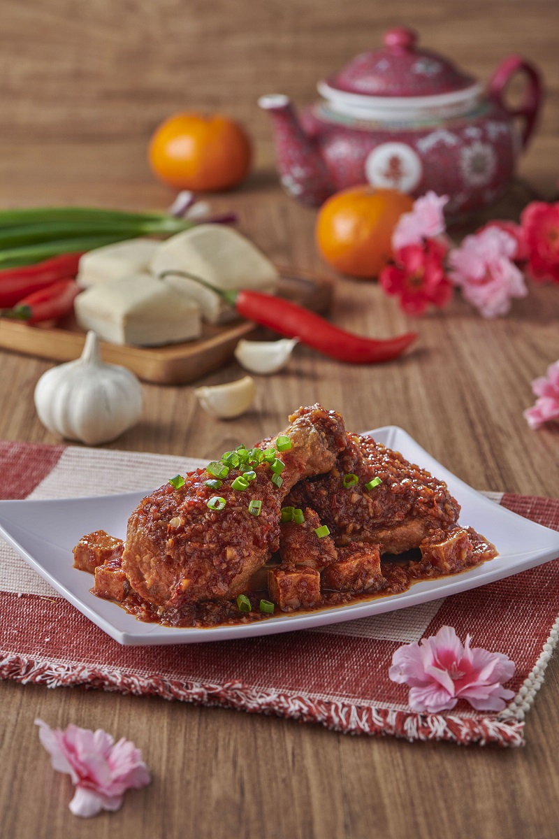Setiap suapan terasa begitu sempurna dengan adunan lazat kuah berperisa pedas, dan digandingkan dengan tauhu goreng yang ditaburi daun bawang