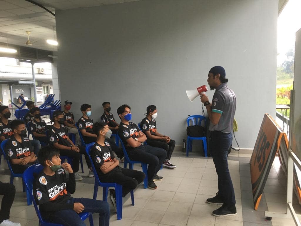 Azlan Shah Kamaruzaman menganjurkan klinik Cub Prix di Tangkak.