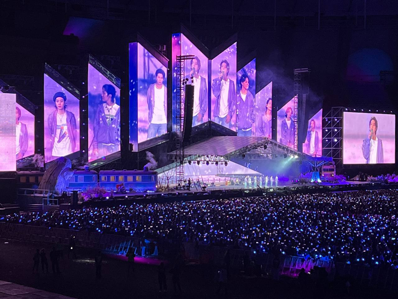 Konsert BTS - Gambar abbyhakka