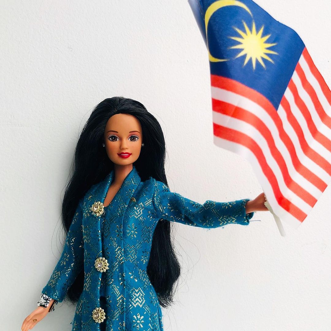 Barbie Kebaya yang unik ini dimiliki dengan harga hanya RM30. - Gambar oleh Mel Muzammil & Carlos Khu/Khu Studio