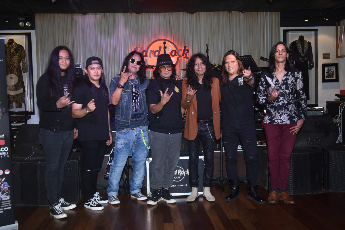 Barisan artis yang bakal membuat persembahan dalam sebuah Konsert Kolaboraci – Three To Rock.