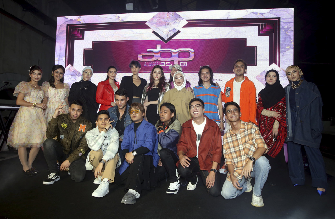 Barisan artis yang hadir ke sidang media