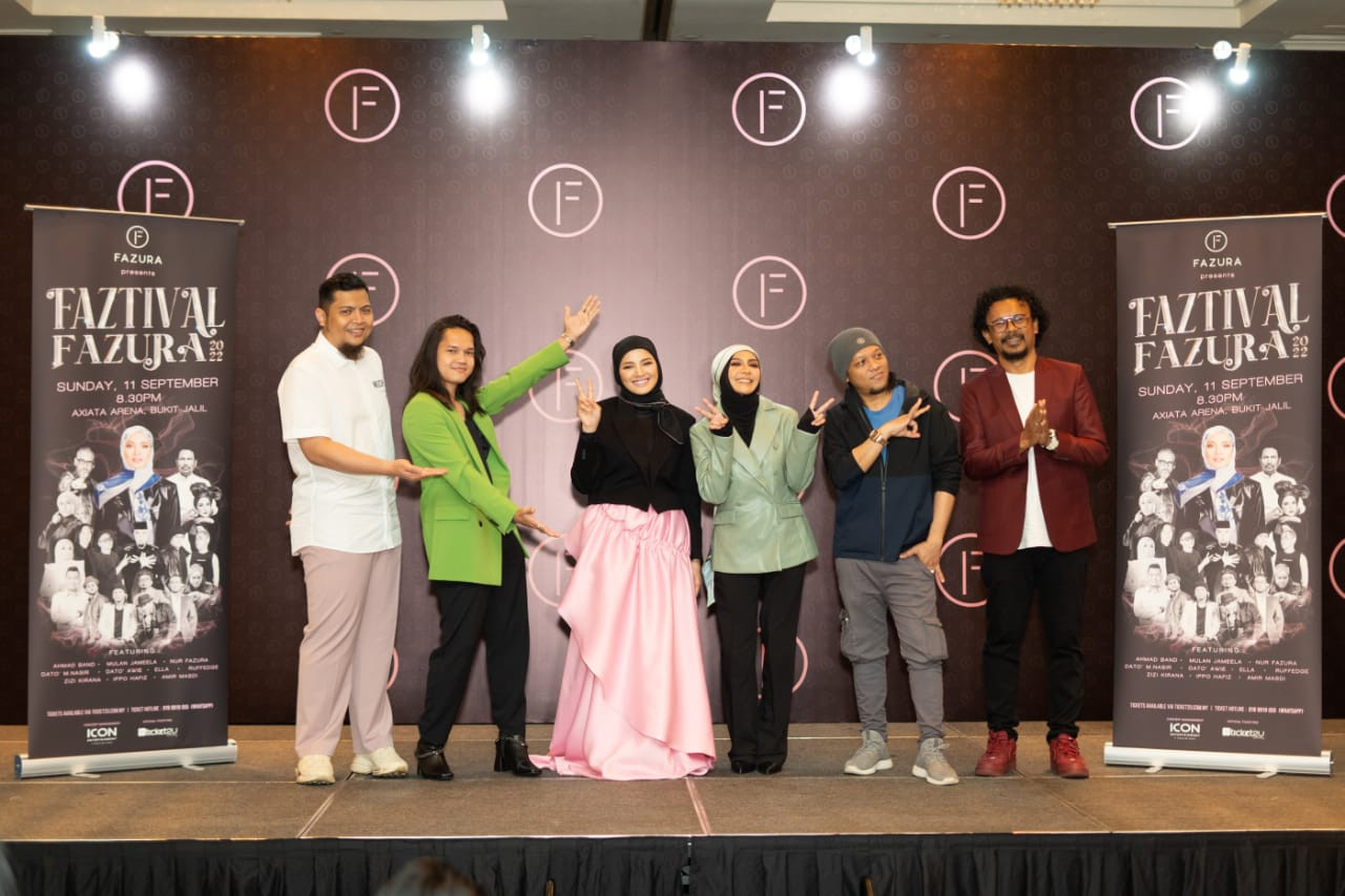 Fazura bersama antara pemuzik yang bakal membuat persembahan di konsert Faztival Fazura