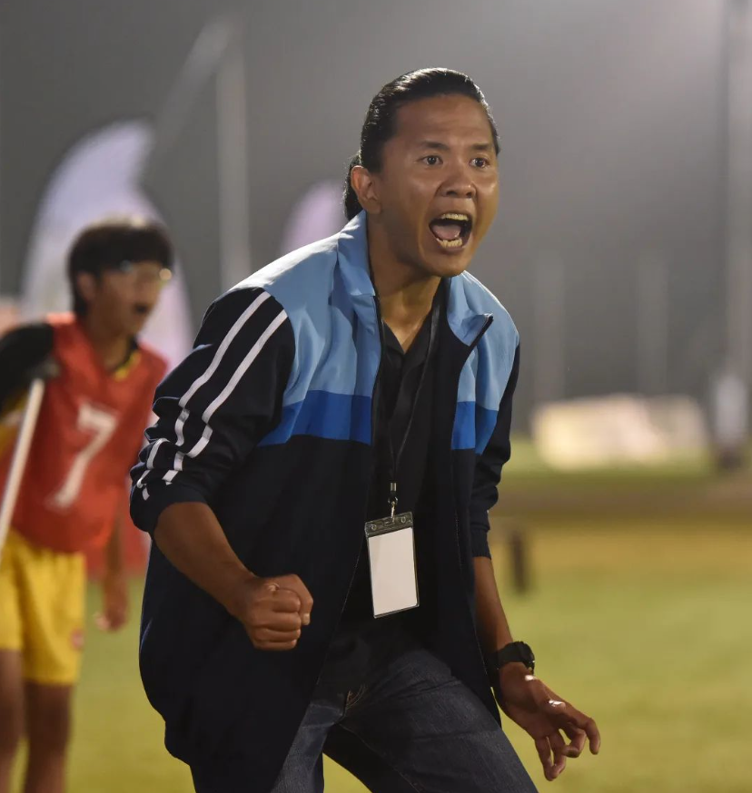 Beto Kusyairy sebagai Coach Zainal. - Gambar ihsan Anak Rimau The Movie