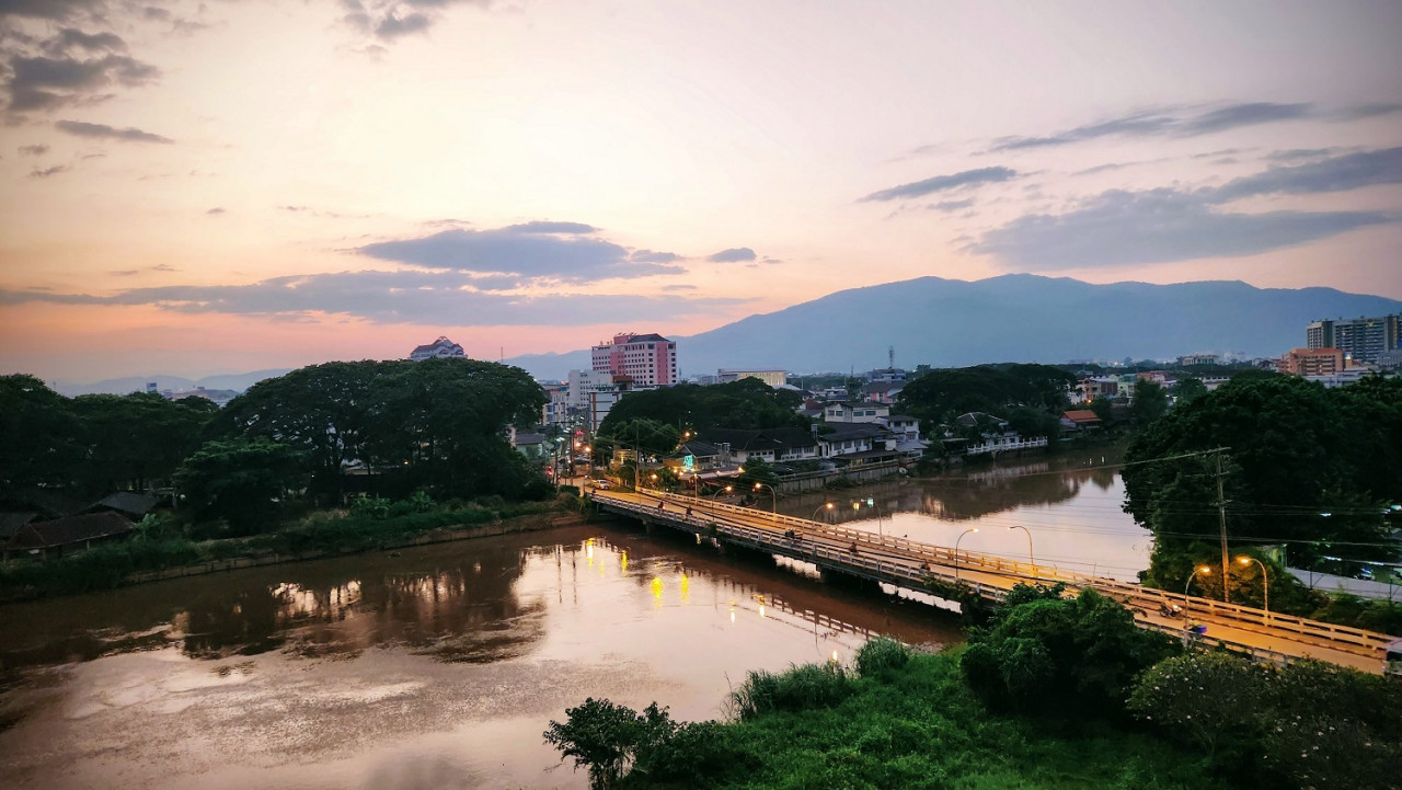 Pemandangan dari jendela kamar di Centara Riverside Hotel Chiang Mai - Gambar oleh Rahayu MN
