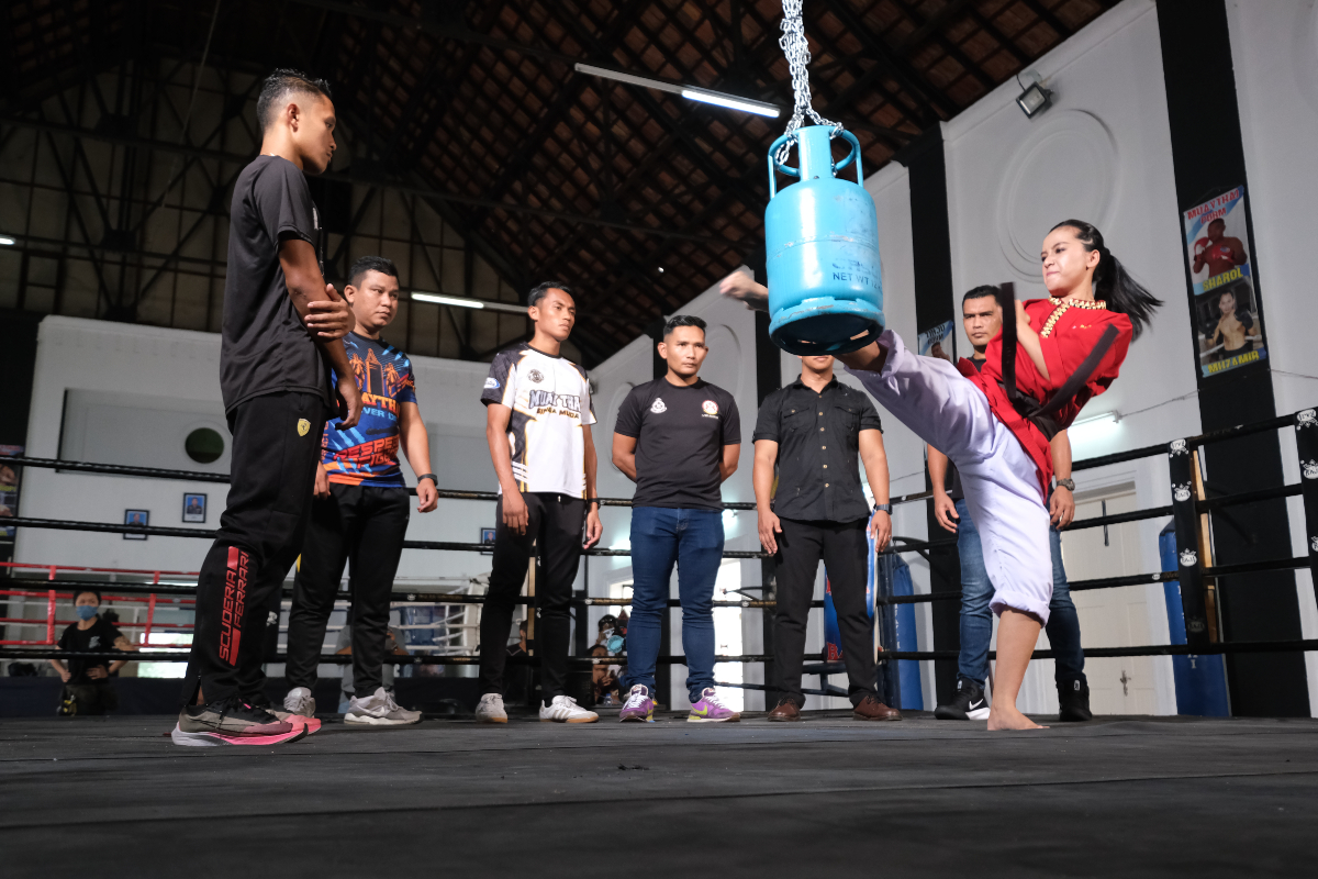 Pesilat kelahiran Indonesia yang popular di media sosial, Chintya Candranaya. - Gambar PR