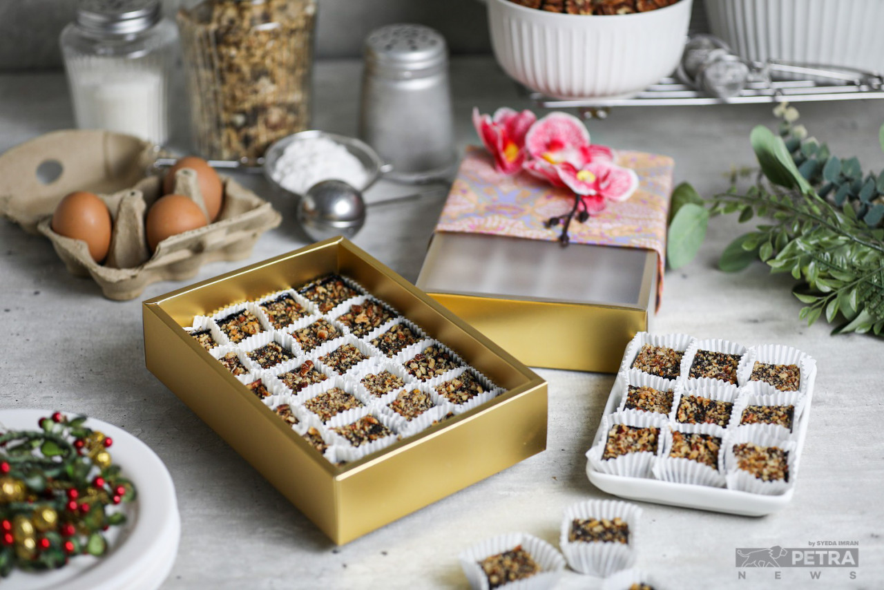 Chocolate caramel pecan slices - salah satu menu yang sentiasa menjadi buruan pelanggan Troublebaker