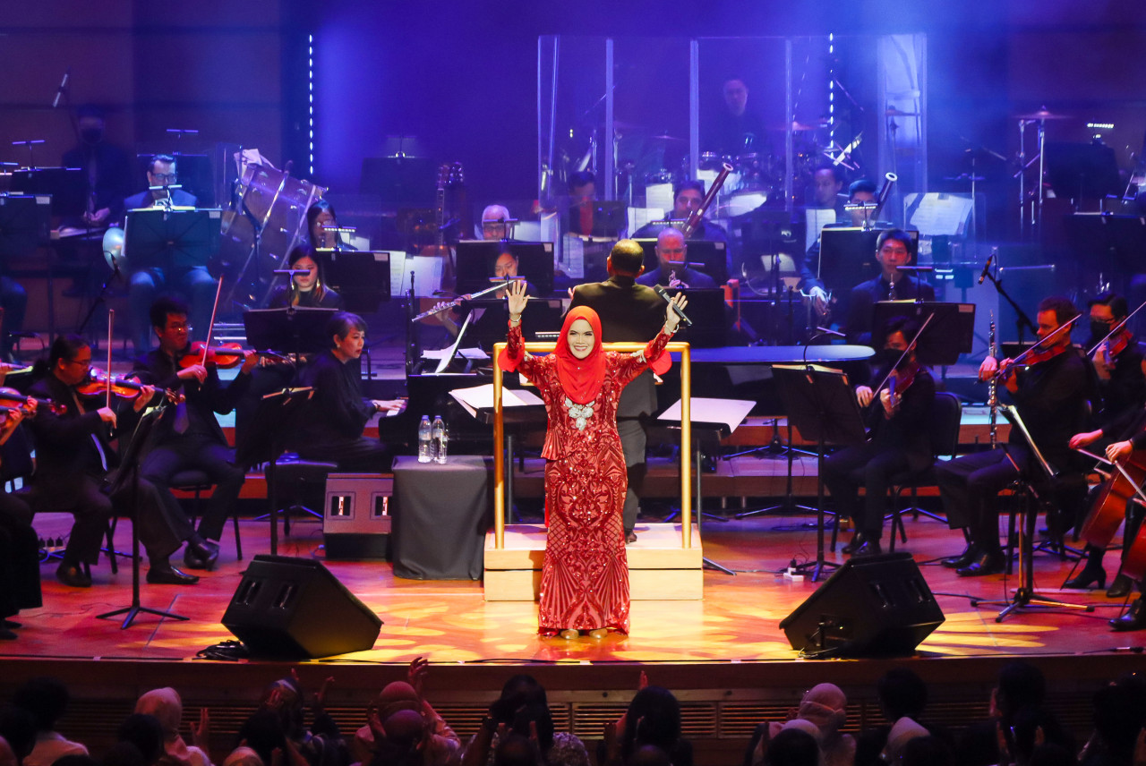 Konsert  'Aishah & MPO: A Symphonic Rendezvous' sebelum ini tertangguh disebabkan PKP dan COVID-19.