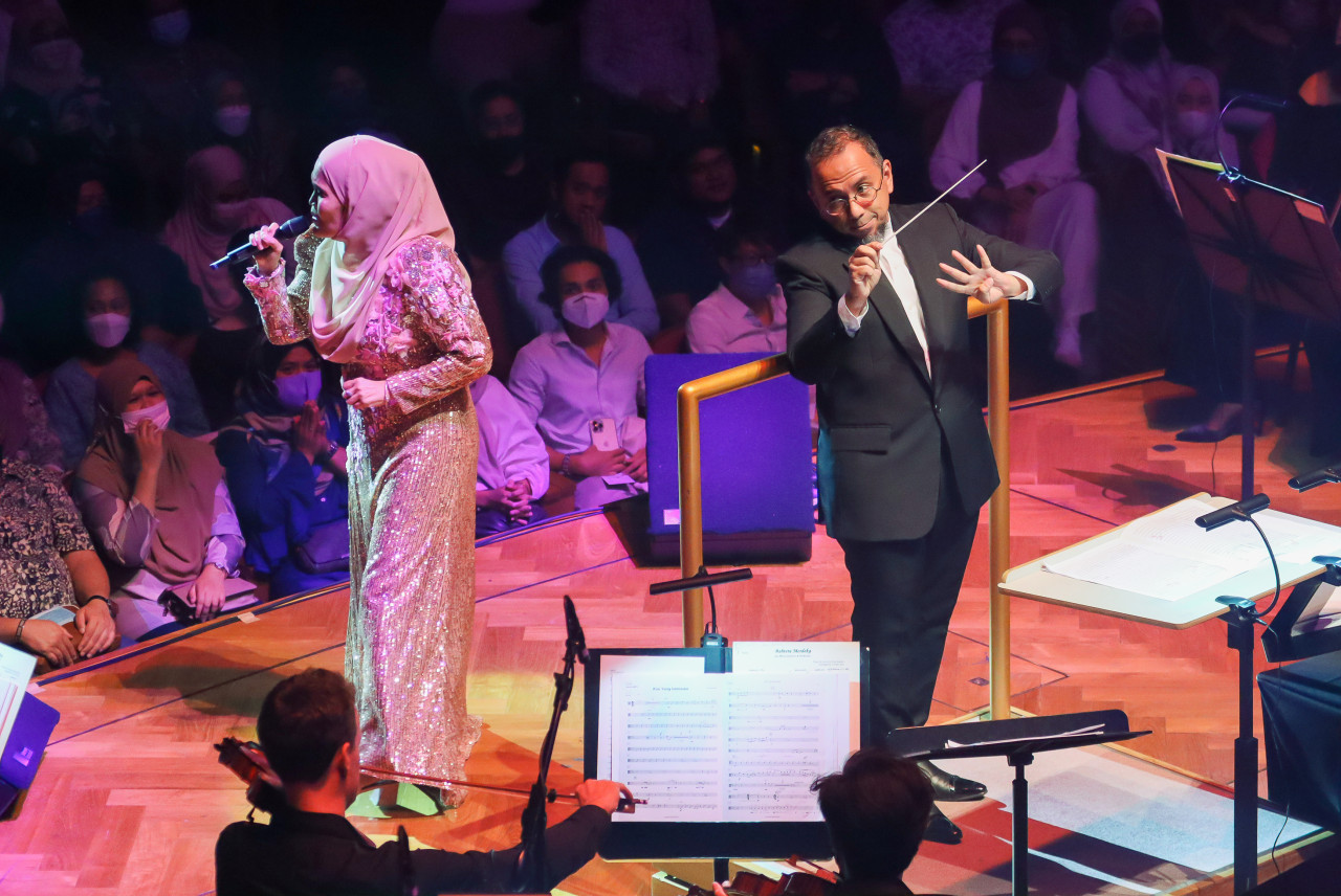 Aishah bersama Ahmad Muriz Che Rose