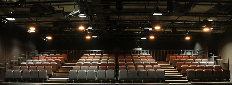 Tempat duduk penonton di Blackbox, DPAC. Gambar: Maggie Ong, DPAC.com.my