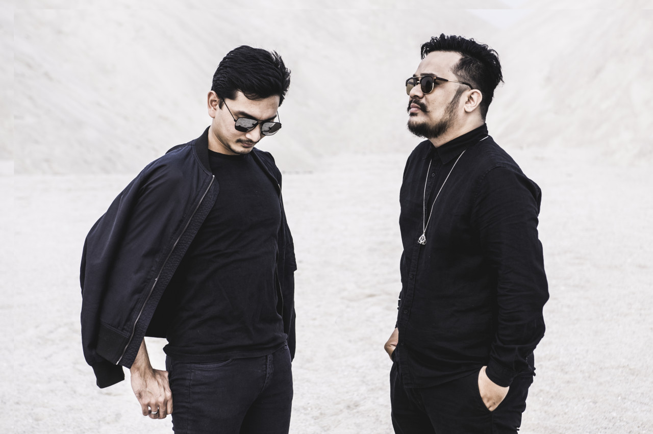 Shaheed Naz (Shah) dan Farez Khan (Robotron 5000)