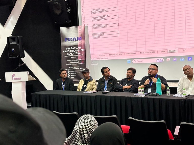Datuk Afdlin Shauki pada sidang media FDAM. - gambar FDAM