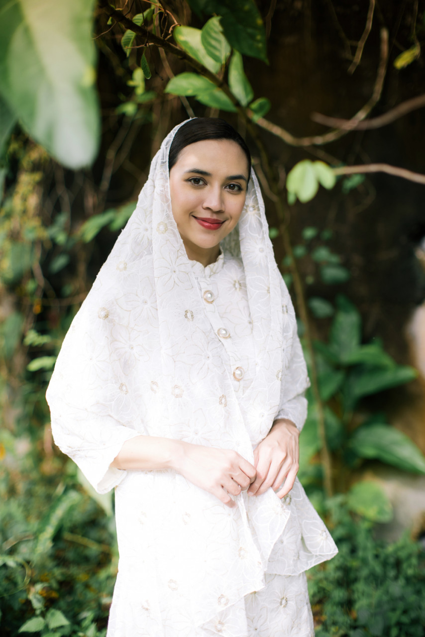 Diana pernah merakamkan lagu duet bersama penyanyi terkenal British, Calum Scott berjudul Heaven.
