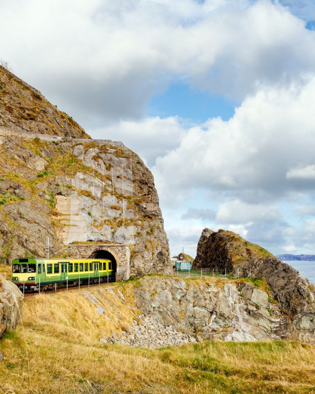 Perjalanan kereta api dari Bilbao ke Madrid pula memakan masa lima jam. - Gambar hiasan dari Unsplash