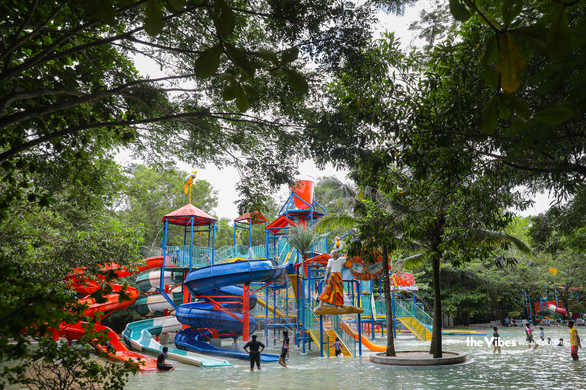 Kolam khas disediakan untuk mereka yang membawa kanak-kanak ke Escape Penang ini, menjadikan ia sebagai destinasi tumpuan ramai.