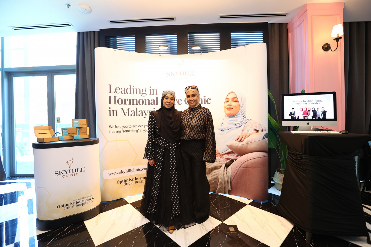 Ella bersama-sama peneraju SkyHill Clinic, Dr Linda Mat Hassin.