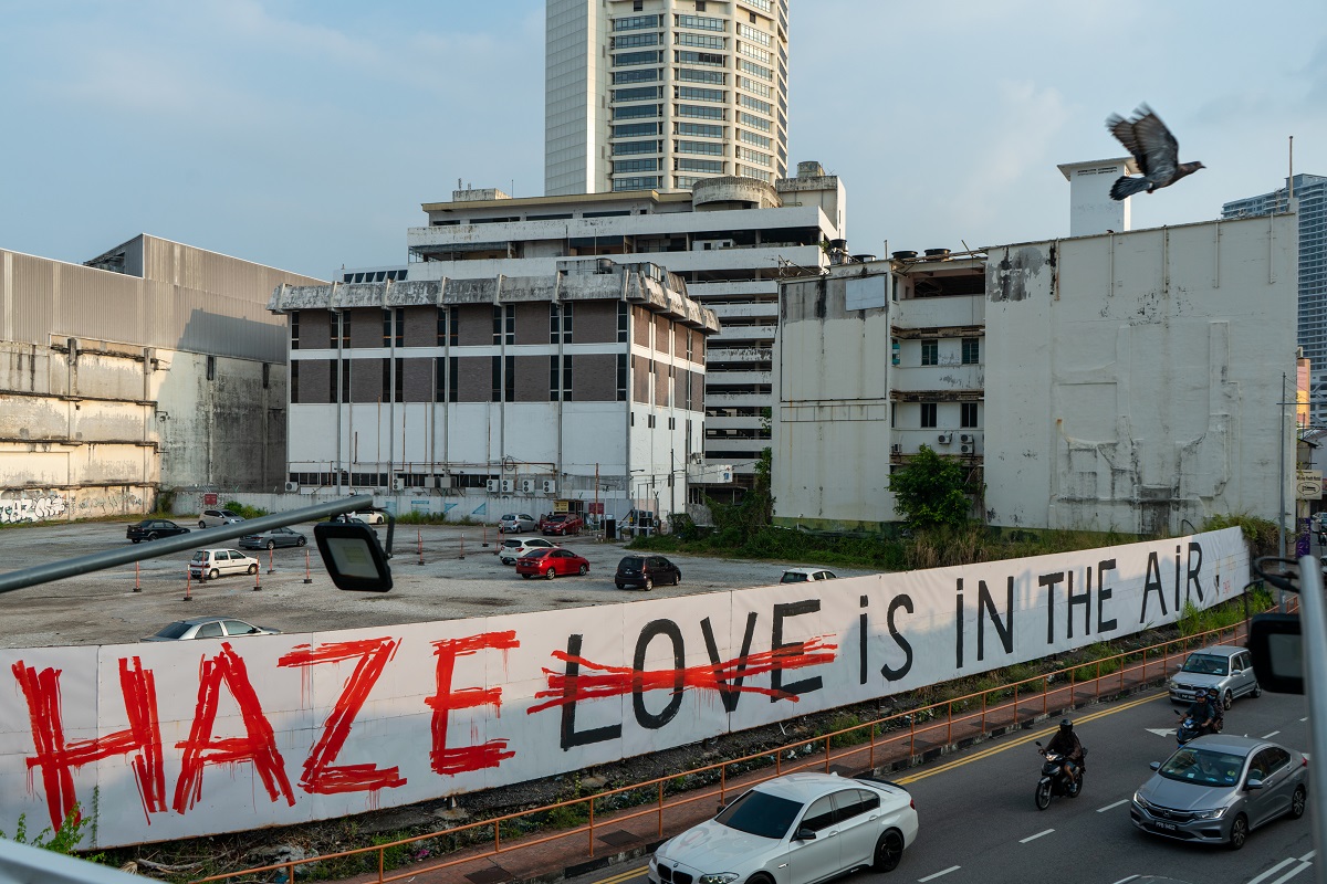 Ernest Zacharevic in Penang - Gambar ihsan Antoine Loncle