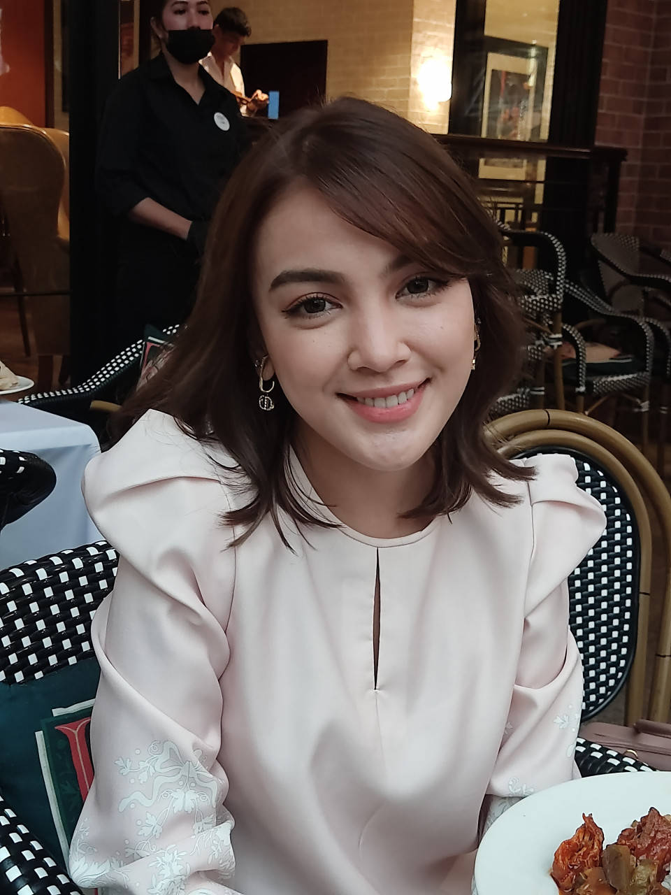 Mawar hanya sekadar lakonan, untuk buktikan Eyka mampu membawa watak antagonis. - Gambar Ellyna Ali