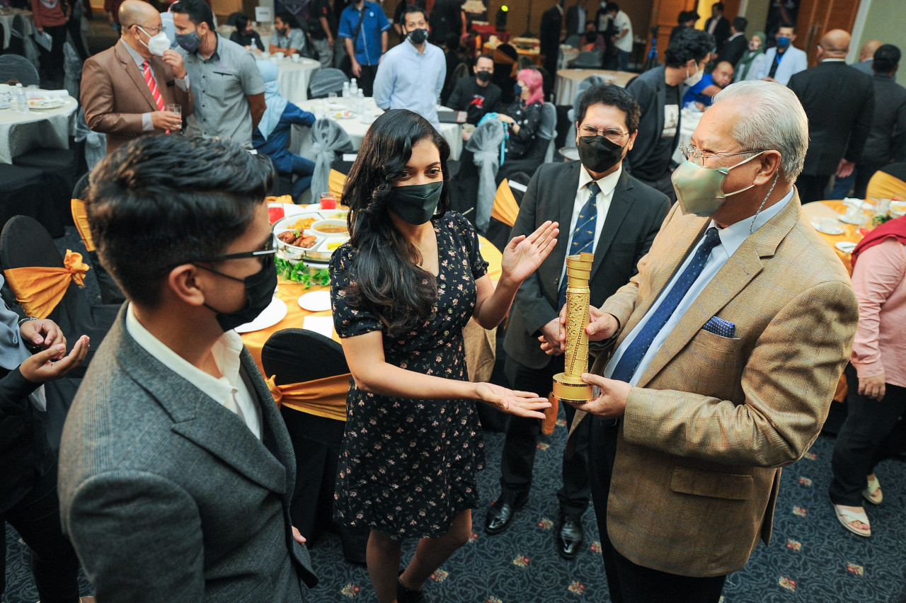 Annuar Musa melapangkan masa bertemu dengan penggiat seni tanah air di majlis sidang akhbar FFM31 yang berlangsung semalam.