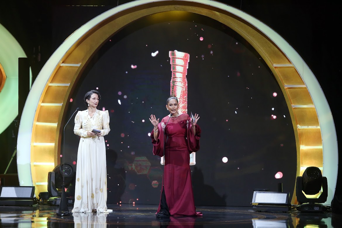 Susan Lankester dan Liyana Jasmay