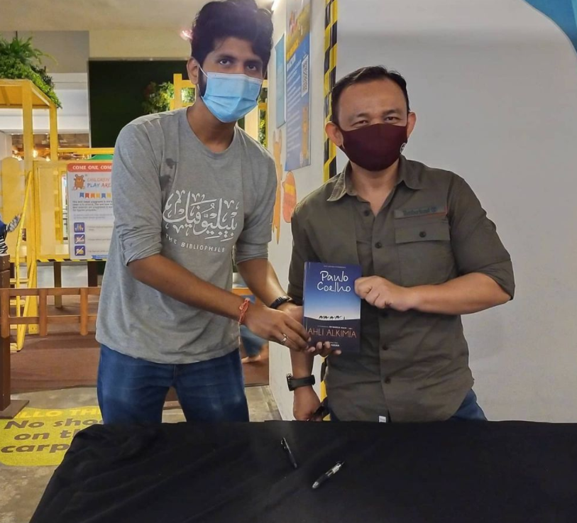 Pemilik The Biblio Press, Kiridaren Jayakumar bersama Dr. Maszlee Malik