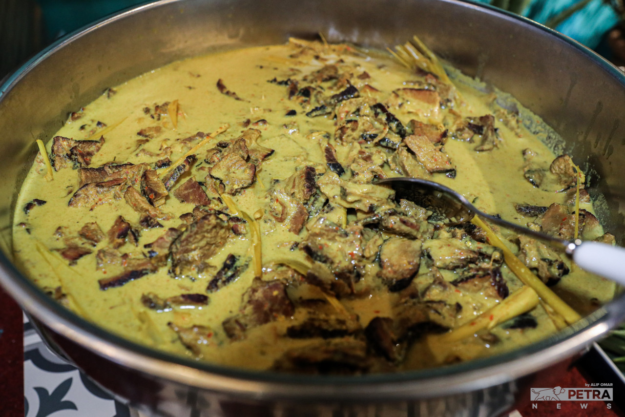 Daging salai masak lemak cili padi