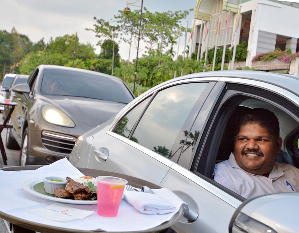 Pandu & jamu di dalam kereta sendiri