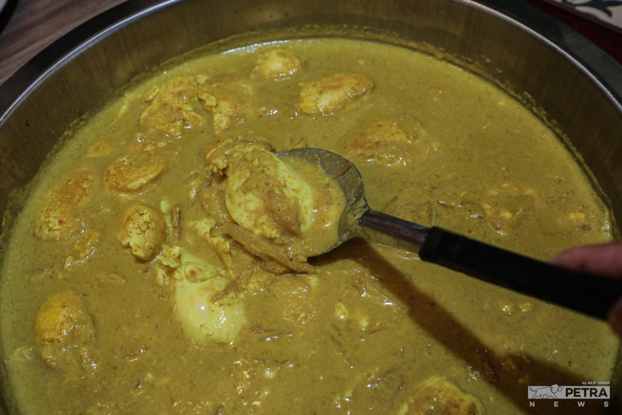 Masak lemak cili padi telur itik