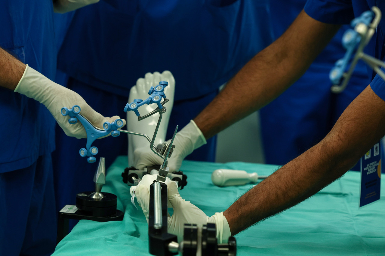 KKM diharap dapat mempertimbangkan mendapatkan robot ini untuk kegunaan pakar di empat hospital yang menyediakan perkhidmatan subpengkhususan ini. - Gambar Bernama 