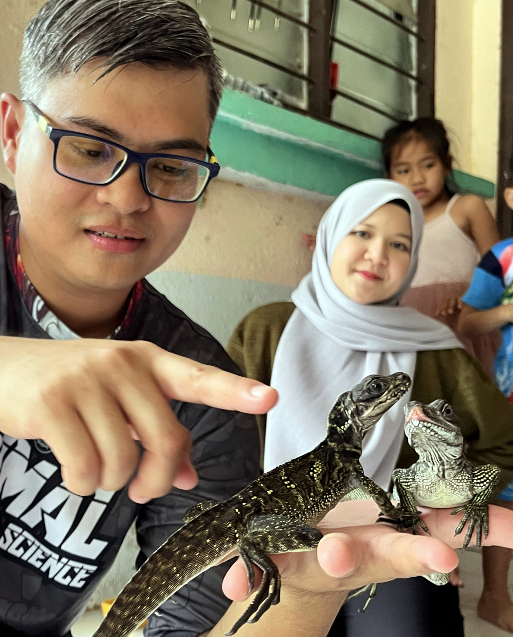 Zulfarina berkata mereka memiliki permit dikeluarkan Jabatan Perlindungan Hidupan Liar dan Taman Negara (Perhilitan) untuk memelihara haiwan eksotik berkenaan