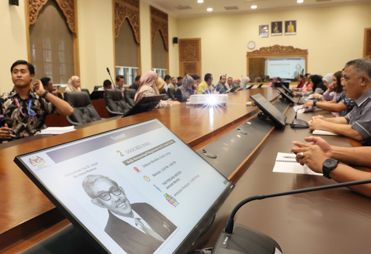 Wakil agensi kerajaan di bawah Kementerian Komunikasi dan Digital (KKD) menghadiri taklimat bagi Majlis Memperingati Negarawan Allahyarham Tun Dr Ismail Abdul Rahman, baru-baru ini. gambar BERNAMA 
