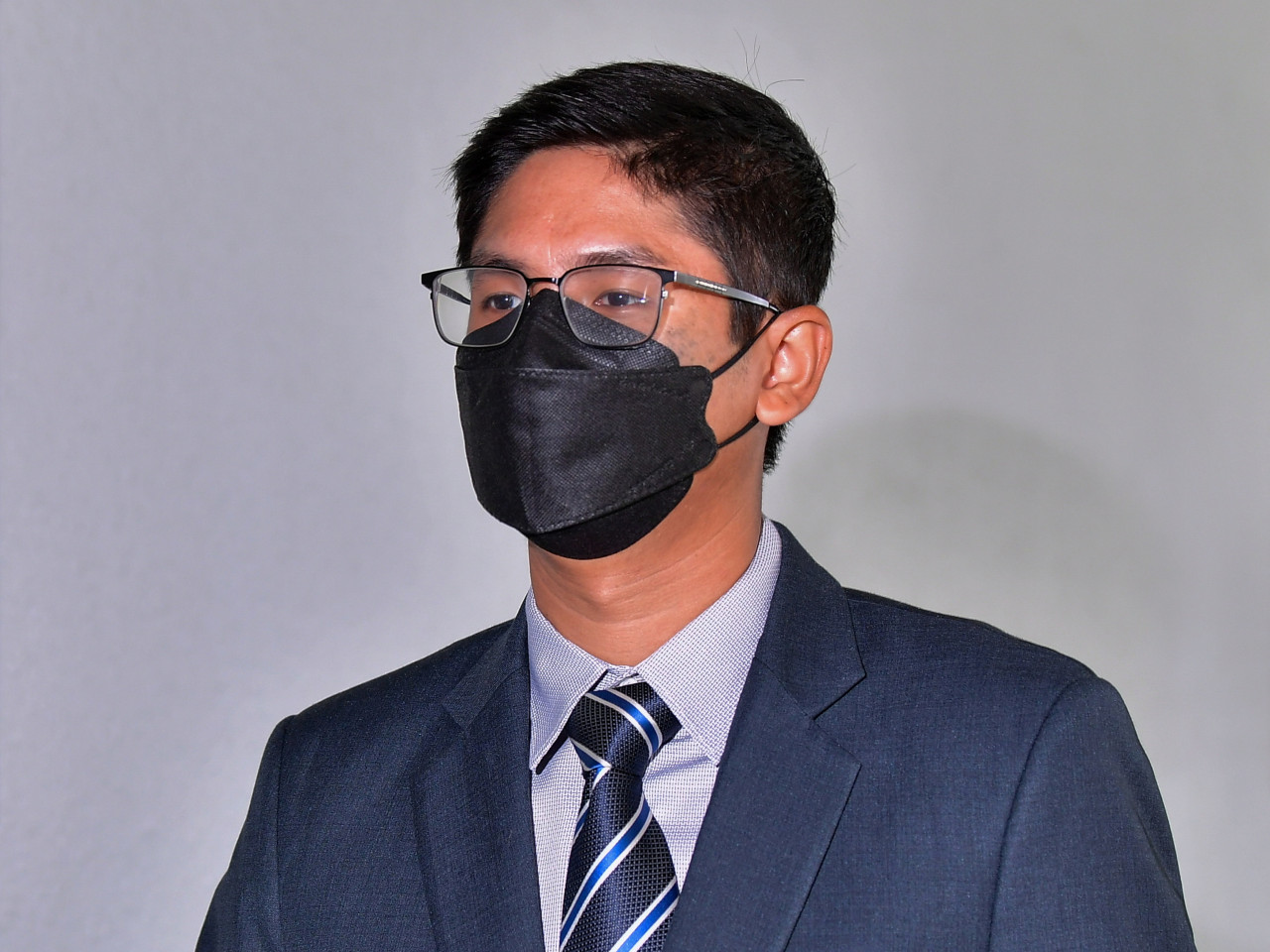 enganalisis Bank Negara Adam Ariff Mohd Roslan hadir ke Mahkamah Tinggi hari ini sebagai saksi pendakwaan berkaitan dana 1Malaysia Development Berhad (1MDB) melibatkan bekas Perdana Menteri Datuk Seri Najib Tun Razak. gambar BERNAMA