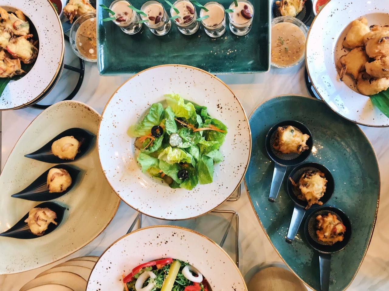 Antara jenis cucur yang ditawarkan termasuk cucur udang, cucur bilis dan cucur bawang. - Gambar Fairfield by Marriot Kuala Lumpur