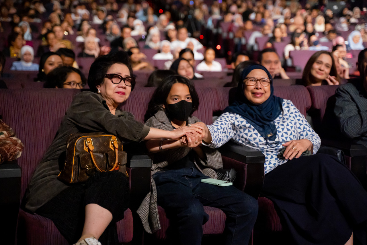 Keluarga Bunga dan Ashraf Sinclair
