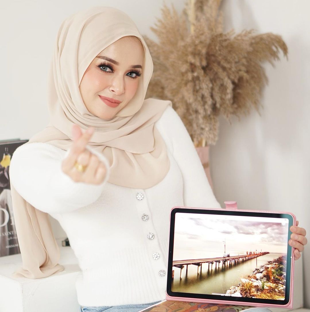 Asyikin Mohamed, model Muslimah profesional