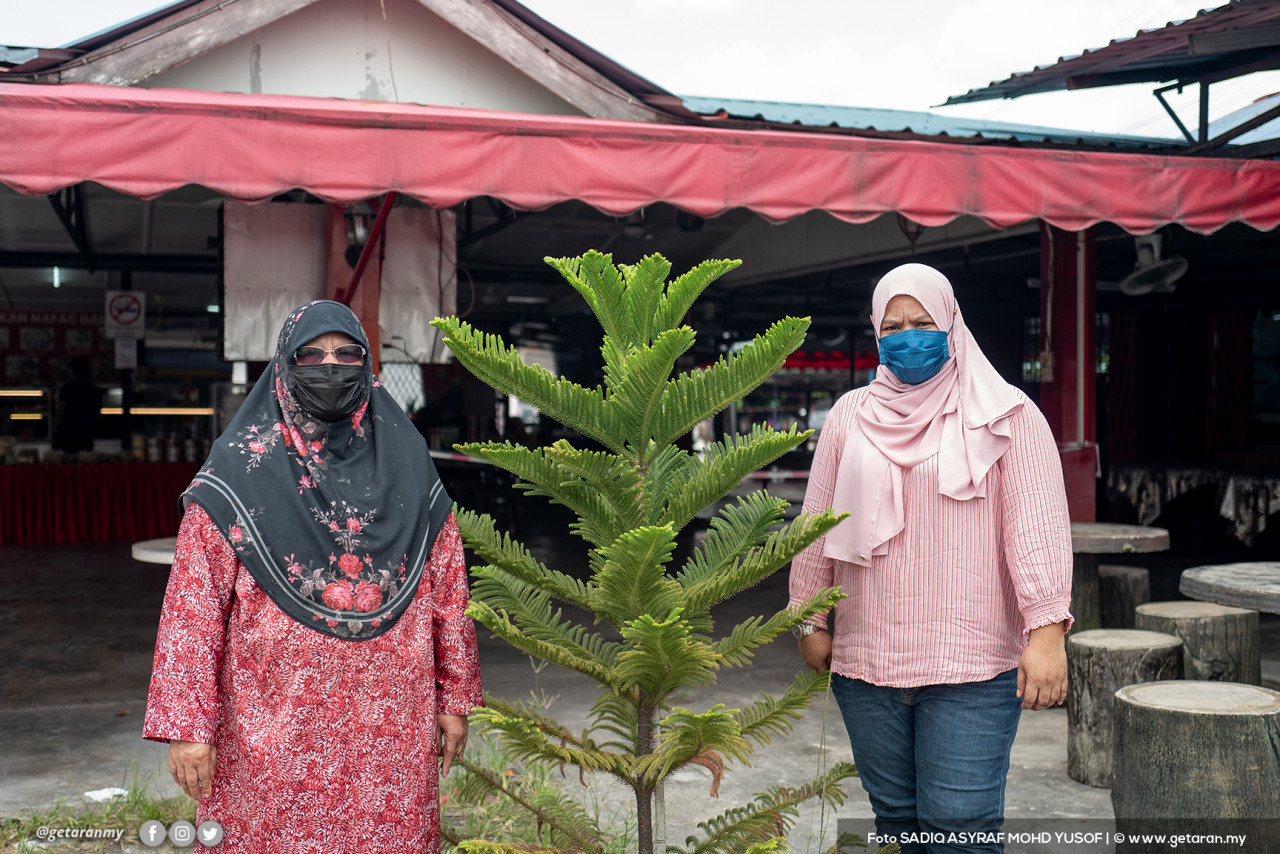 Puan Norlia bersama pengasas & ibunya Puan Munah Cha