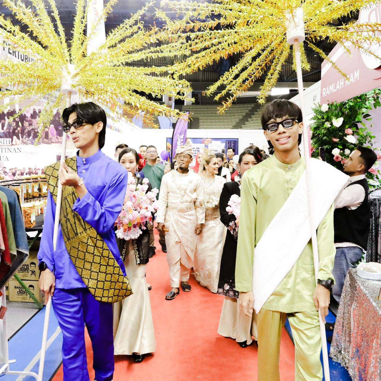 Majlis yang diadakan di lokasi sama acara Starvendor Foodstival X Nunsatara Music Festival anjuran StarVendors itu juga juga turut dimeriahkan dengan kehadiran rakan artis dan peminat