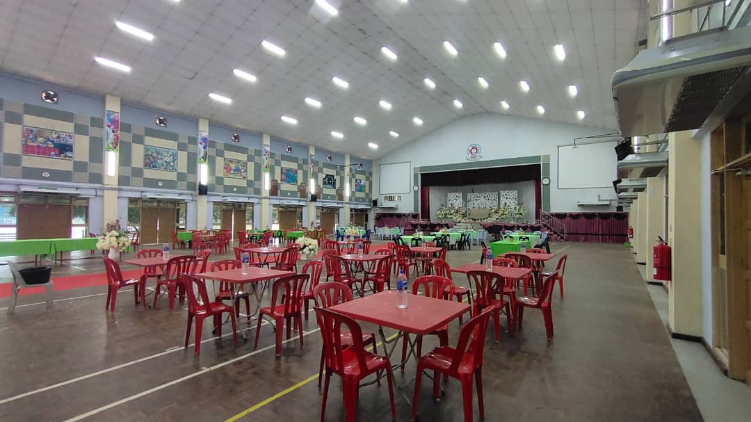 Keadaan dewan lokasi kenduri itu sepatutnya berlangsung. - gambar Burhanuddin Rabbani Abdul Shukor