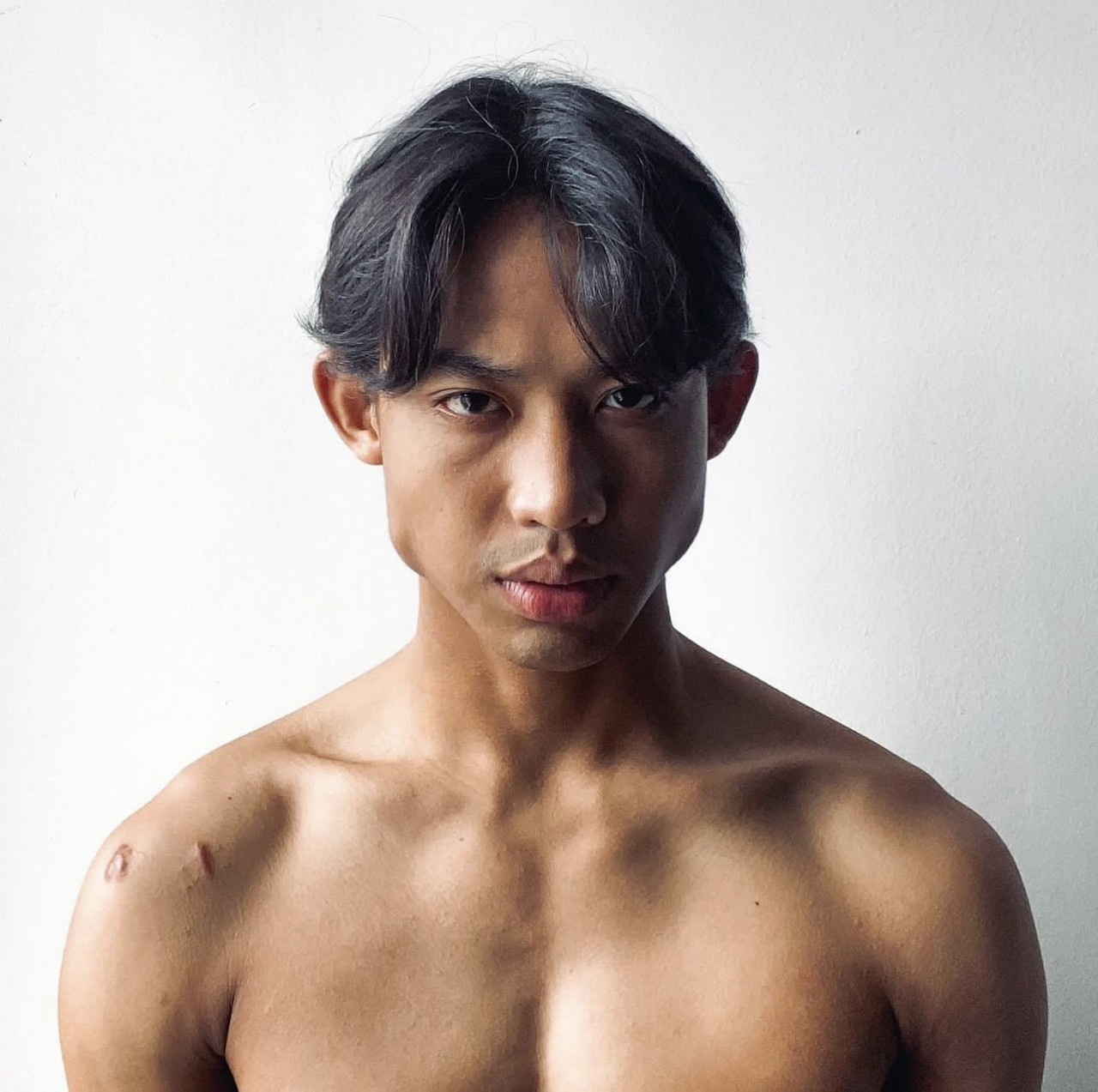 Mierul sanggup ‘berkampung’ di gimnasium bagi mengekalkan berat badan yang ideal. - Gambar Instagram Mierul Aiman