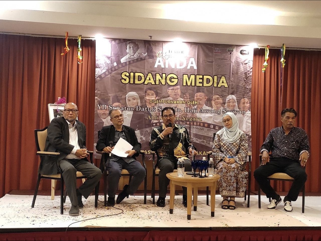 Naskah sempena sambutan Hari Guru itu adalah idea asal Datuk Dr. Suhaimi Ibrahim berdasarkan cerita sebenar dari perbualan dan perbincangan bersama ahli-ahli veteran Alumni PAYAAM.