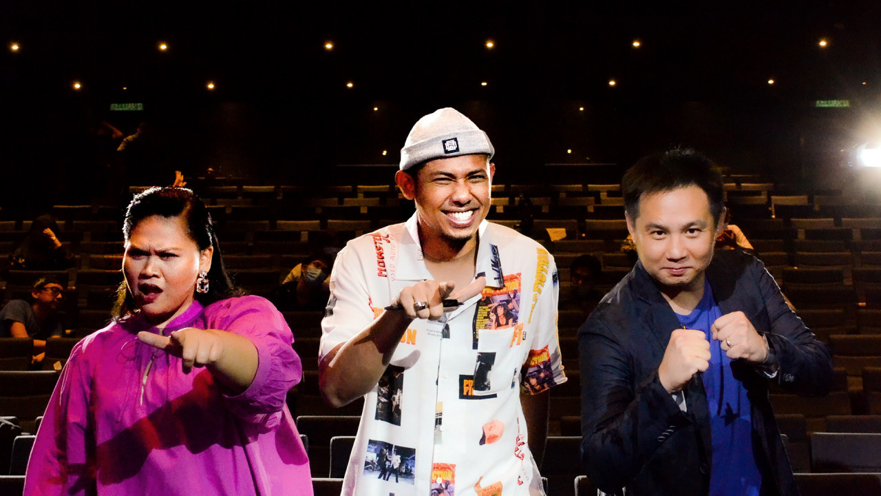 Juri profesional 'Gelak:Gempak' Sherry Alhadad dan Nabil Ahmad bersama Douglas Lim