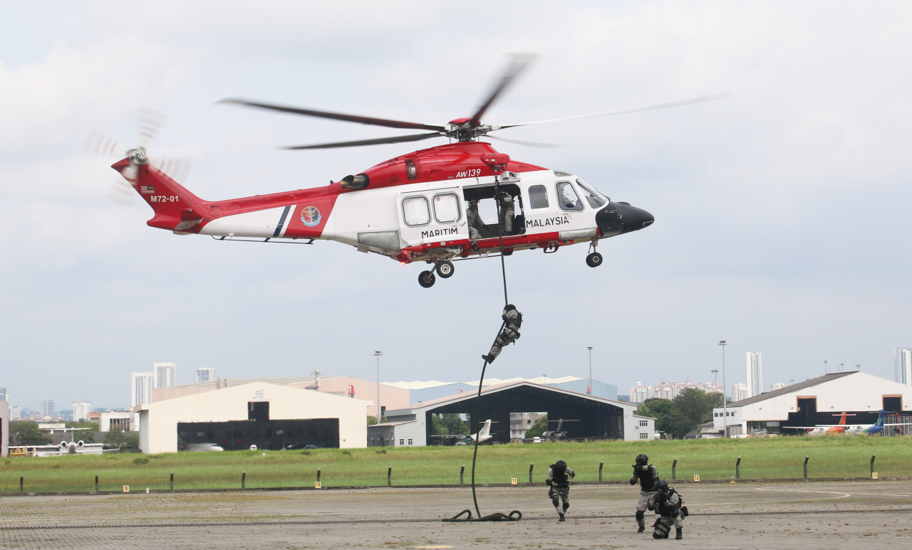 Majlis pelancaran lagu tema filem Coast Guard: Ops Helang, diserikan dengan gimik menarik. - Gambar PR
