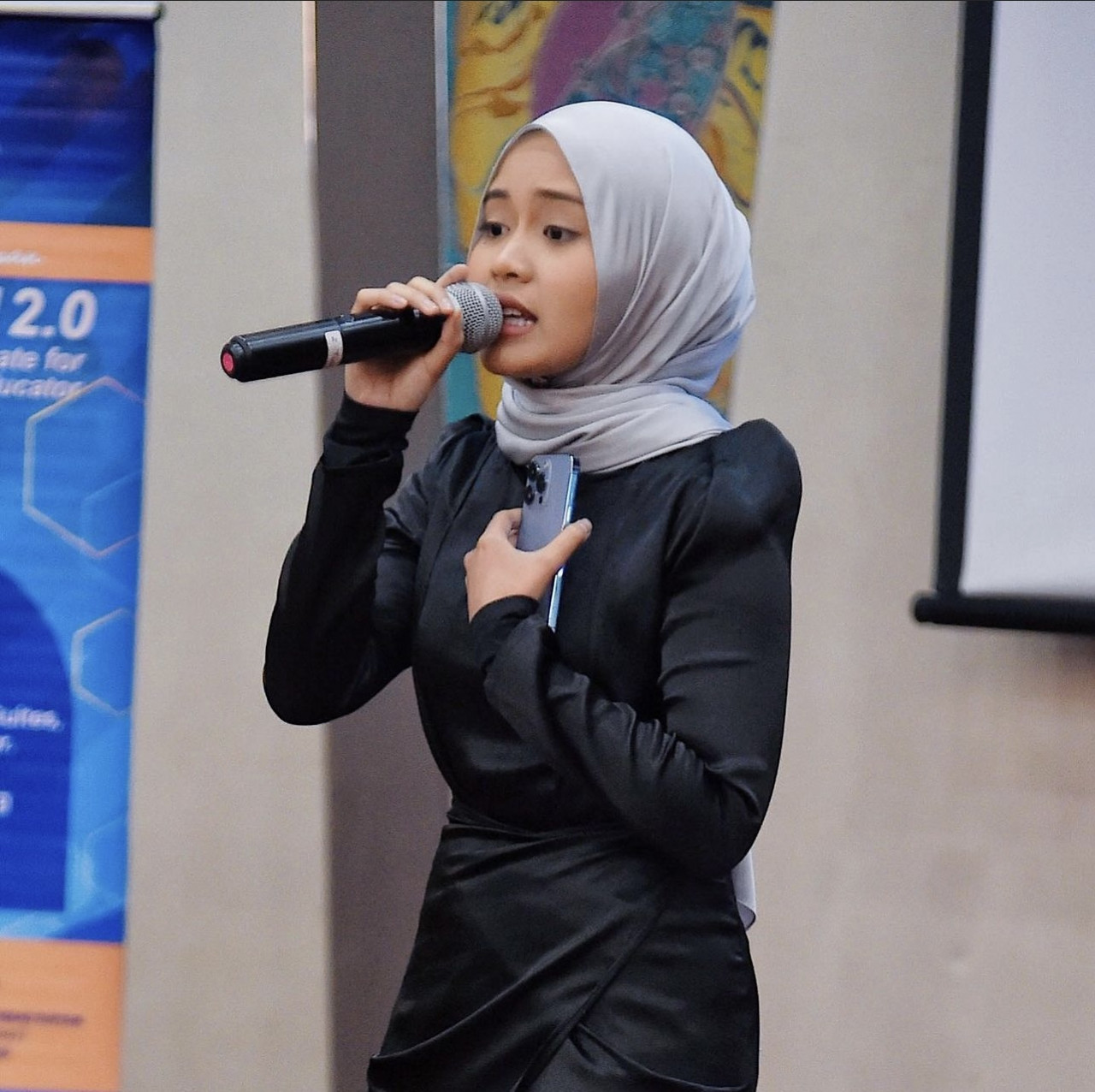 Farisha menafikan bahawa dia adalah perampas tunangan orang. - Gambar Instagram