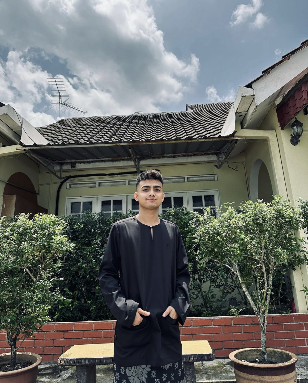 Lebaran tidak semeriah dulu setelah kedua datuk dan neneknya meninggal dunia. - Gambar Instagram Naufal Azrin