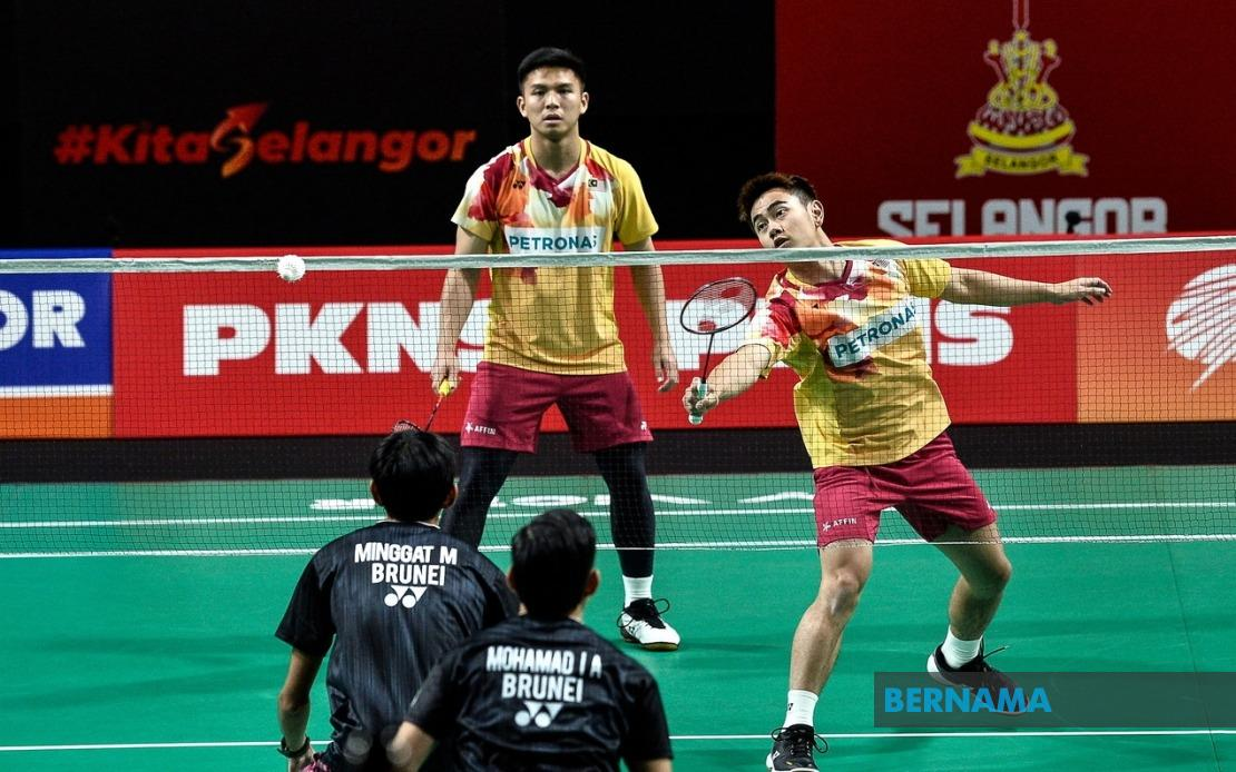 Pasangan bergu Goh Sze Fei-Nur Izzudin Mohd Rumsani ketika menentang Mattew Minggat-Mohamad Iqbal Asyraf. - gambar BERNAMA