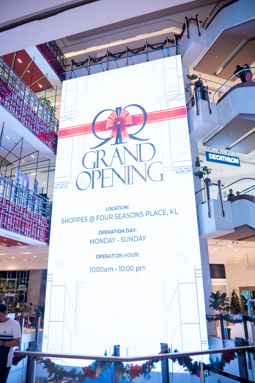 Butik RR FlagShip Store kini dibuka secara rasmi. - Gambar ihsan Rizman Ruzaini