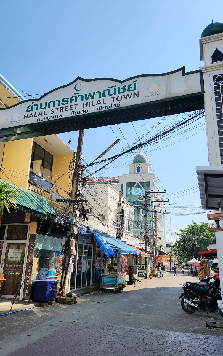 Halal Street Hilal Town, Chiang Mai - Gambar Rahayu MN