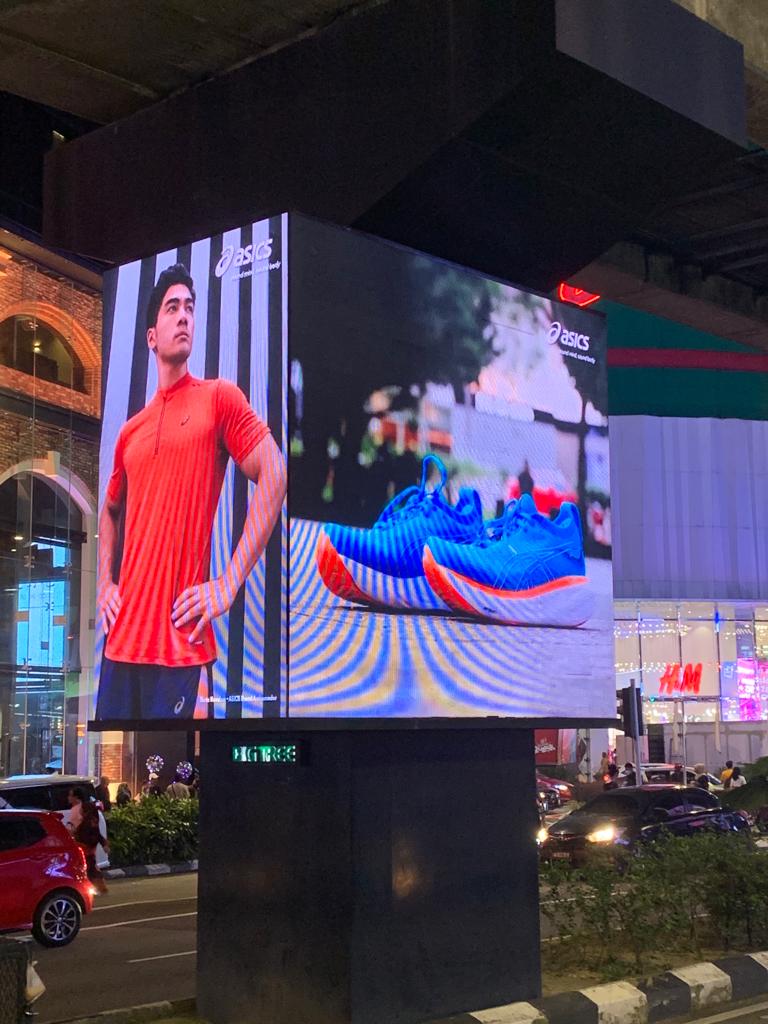 Hariz juga adalah duta jenama kasut sukan antarabangsa, Asics di Malaysia. - Gambar PR